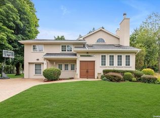 5 Phipps Ln, Plainview, NY 11803