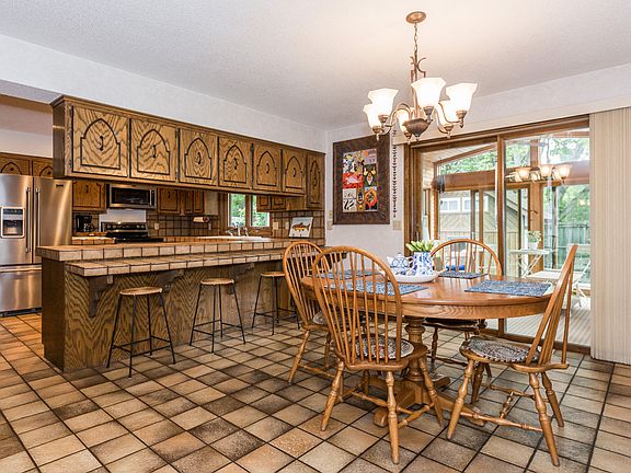 5th image of 26335 Galen Dr