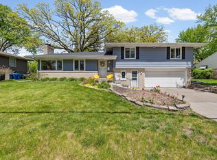 5320 Maddox Ln, Edina, MN 55436