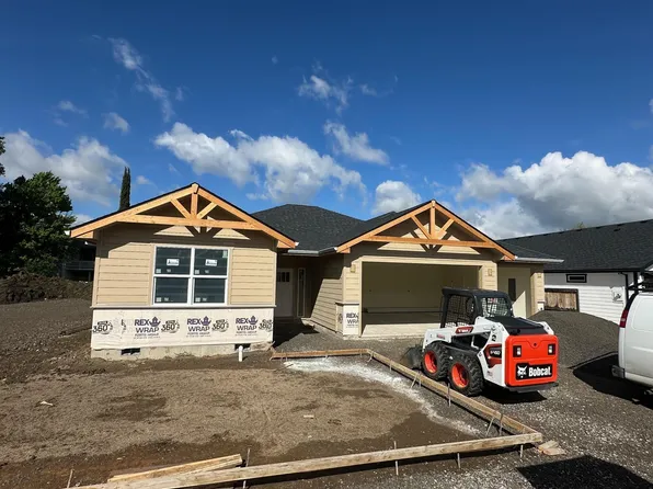 2857 Caldera Ln, Medford, OR 97504
