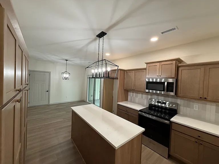 405 W Allison St — Photo 3