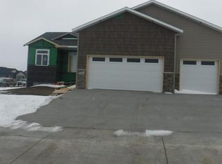 5421 Onyx Dr, Bismarck, ND 58503