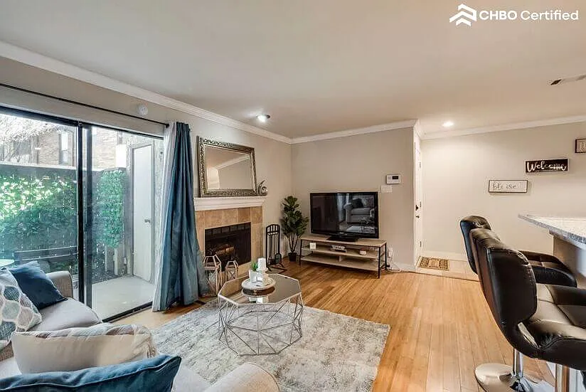 Fully Furnished 1 Bdrm Arlington, TX — Photo 3