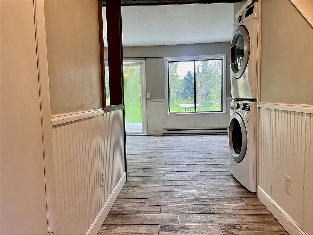 2 bed, 1.0 bath, 1800 sqft, $1,800 — Photo 3