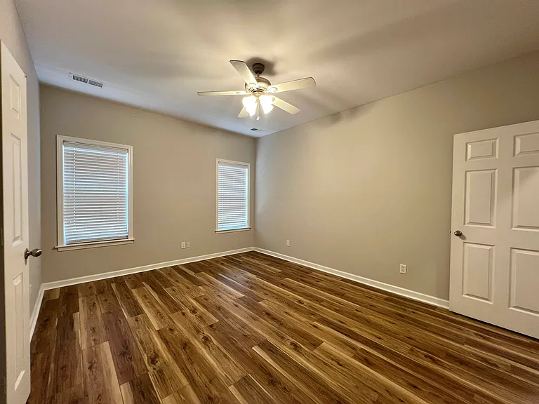 154 Island Bluff Dr — Photo 8