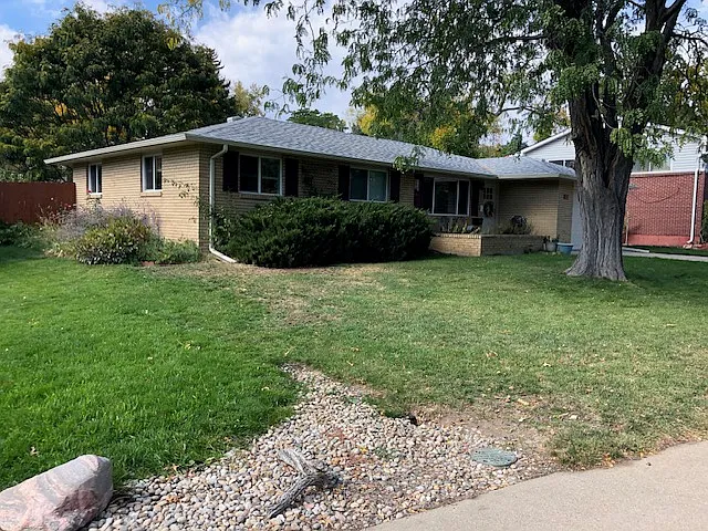 1421 Tulip St — Photo 3