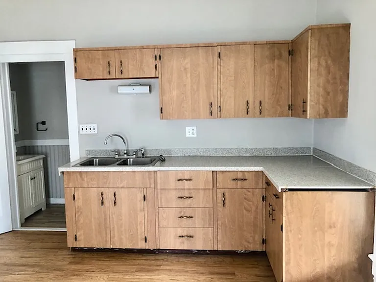 548 E Pearl St — Photo 14
