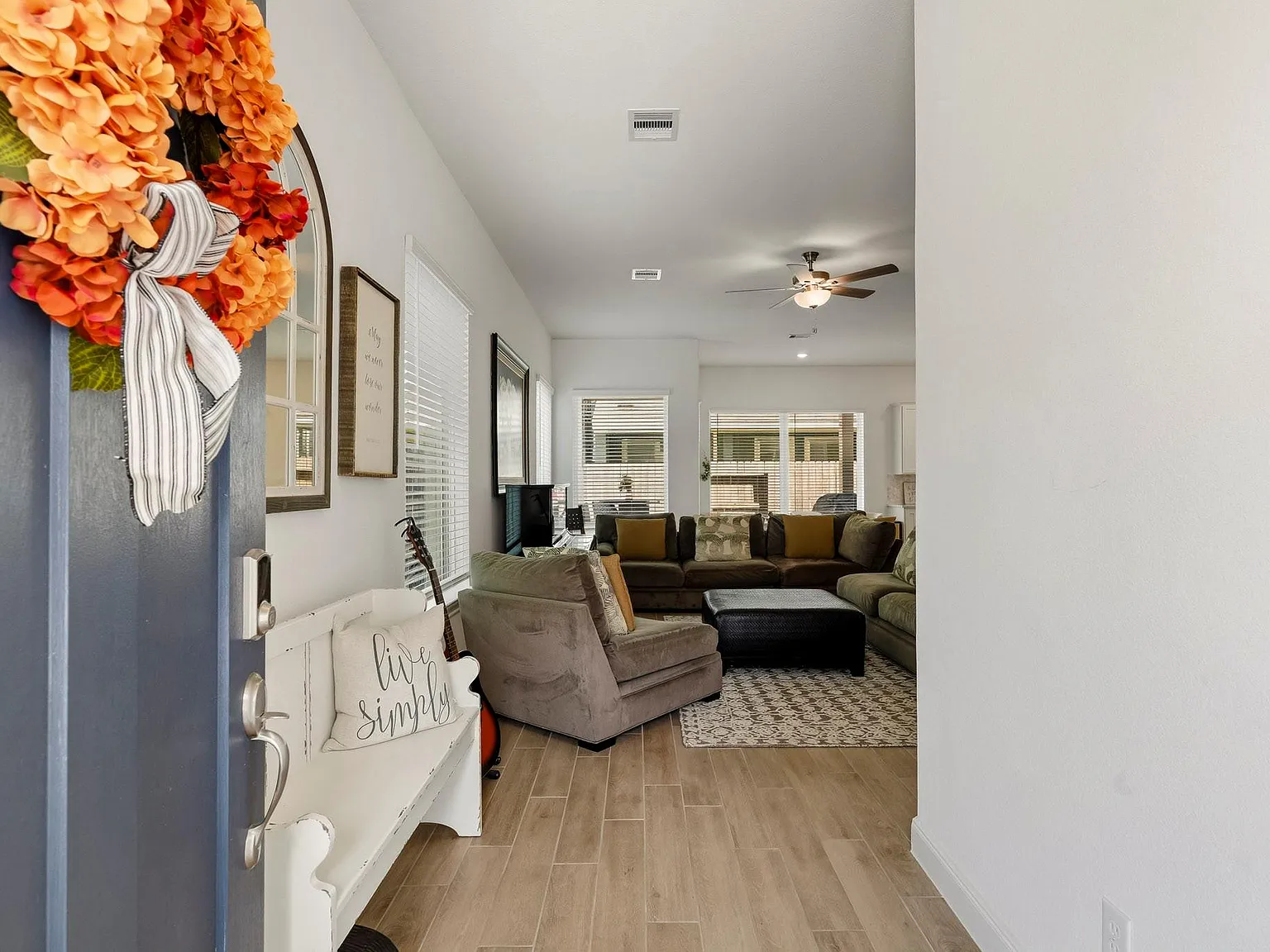 3 bed, 2.5 bath, 1910 sqft, $2,950 — Photo 3