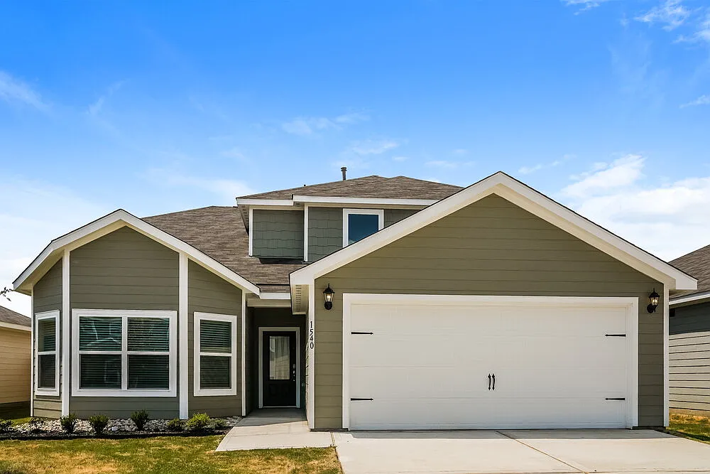 4 bed, 2.5 bath, 2131 sqft, $2,400 — Photo 1