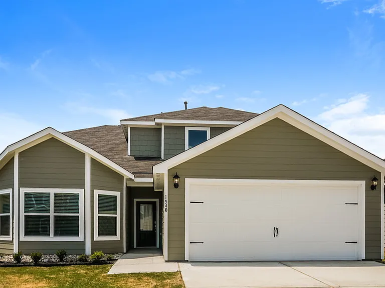 1540 Harvester Dr — Photo 1