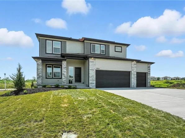 19513 Barstow St, Spring Hill, KS 66083