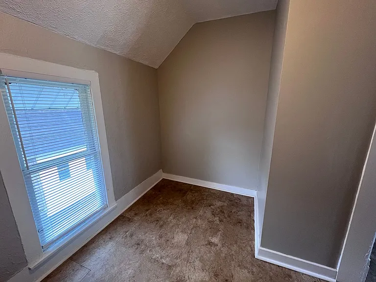 1140 Fremont Ave NW — Photo 11