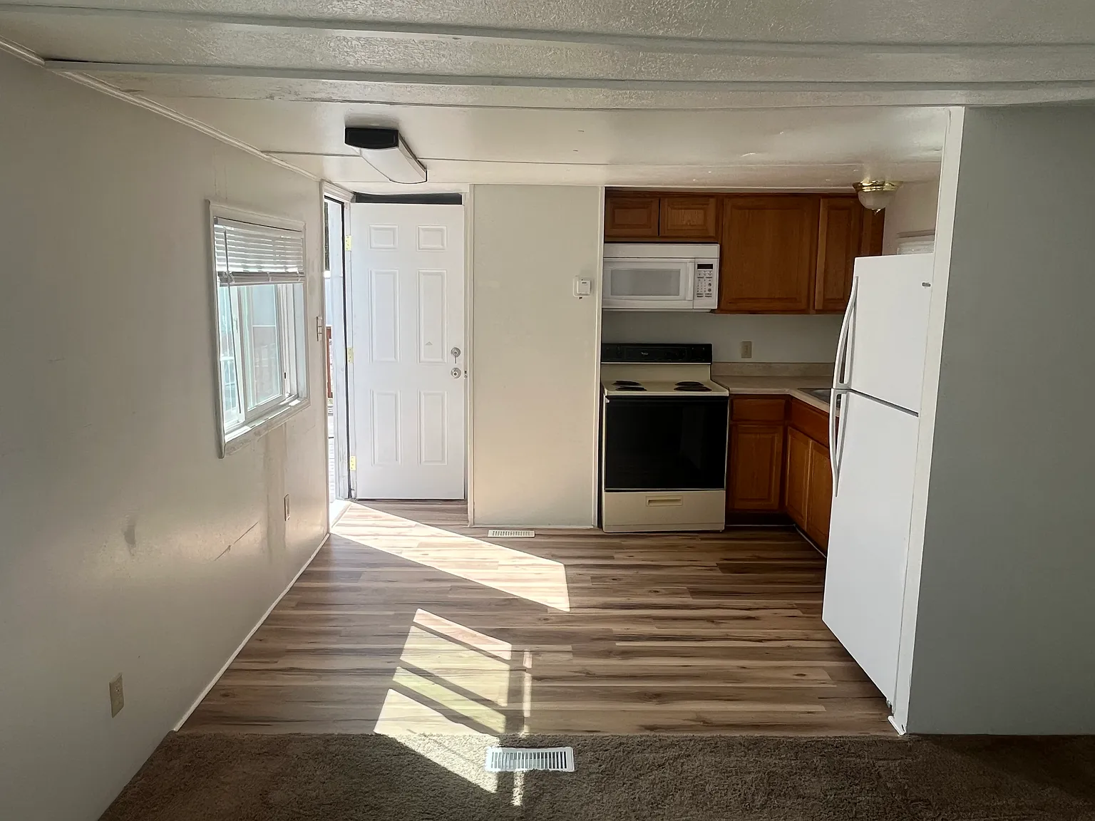 2 bed, 672 sqft, $1,050 — Photo 2