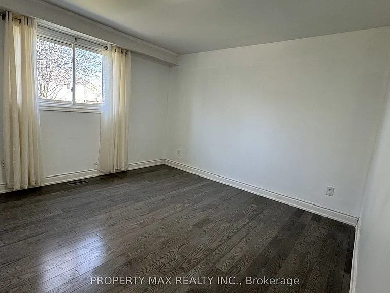 30 Glenabbey Dr #BASEMENT — Photo 4