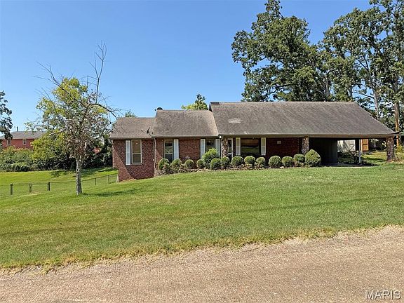 2nd image of 2033 Meadows Rd
