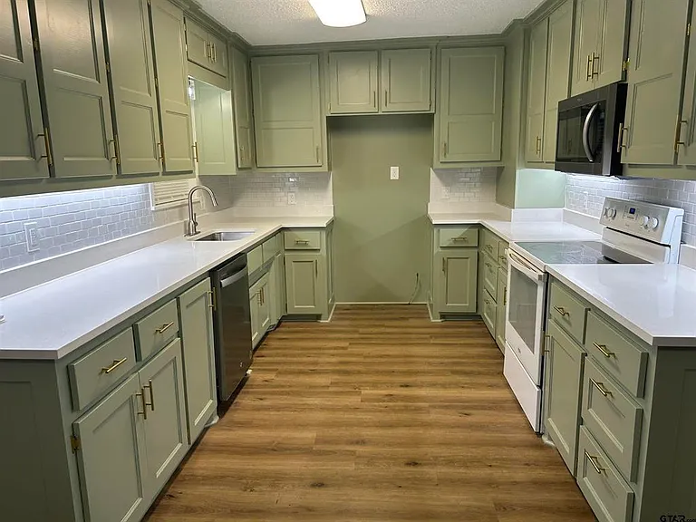 207 Betts Dr — Photo 4