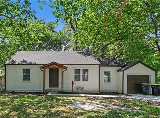 11220 Applewood Dr, Kansas City, MO 64134