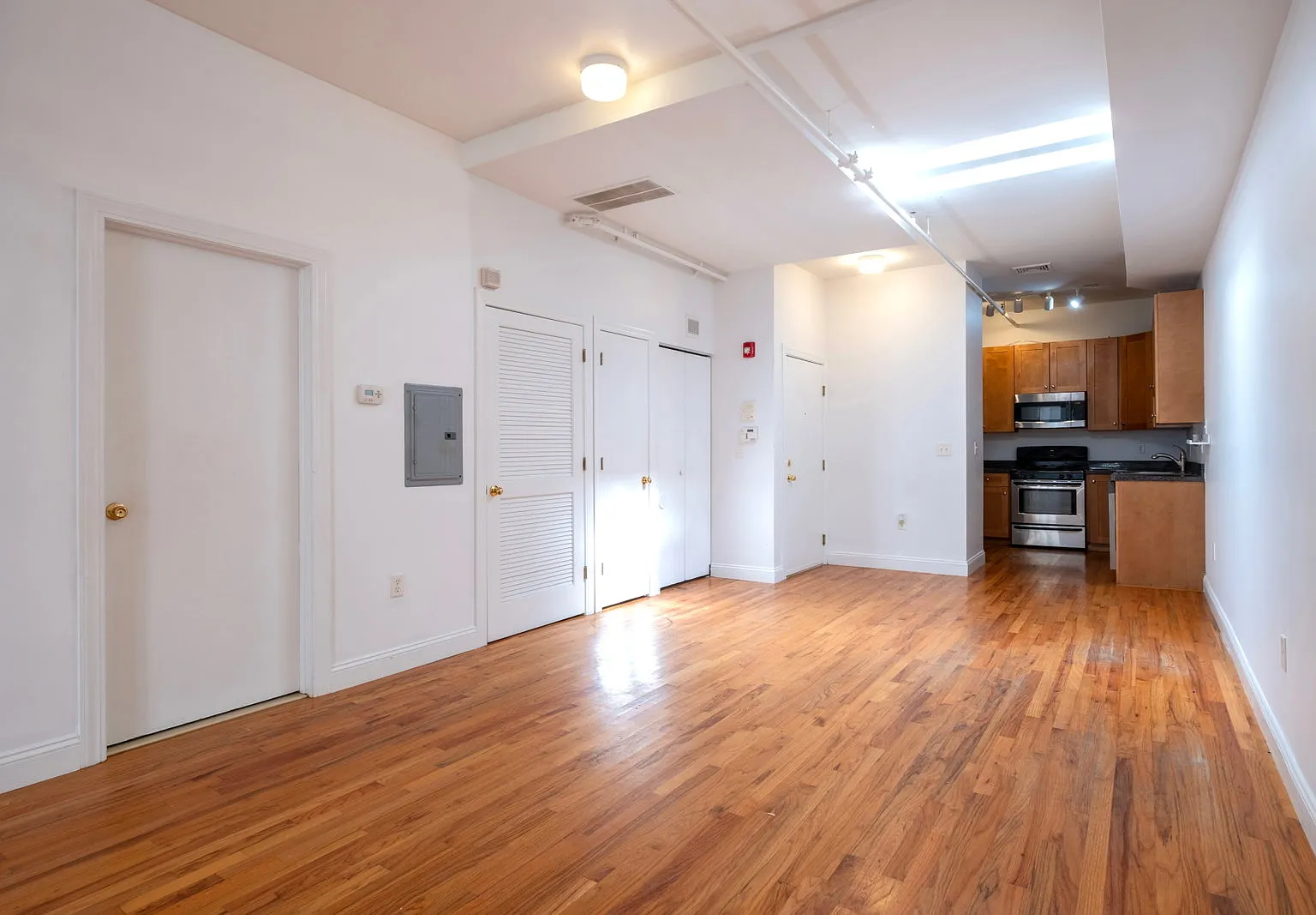 2 bed, 1.0 bath, $2,600 — Photo 3
