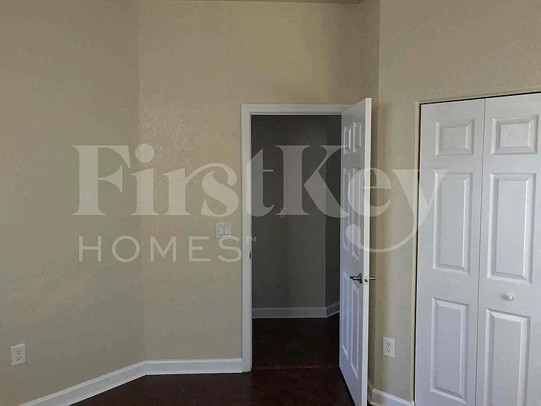 181 NE 30th Pl — Photo 15