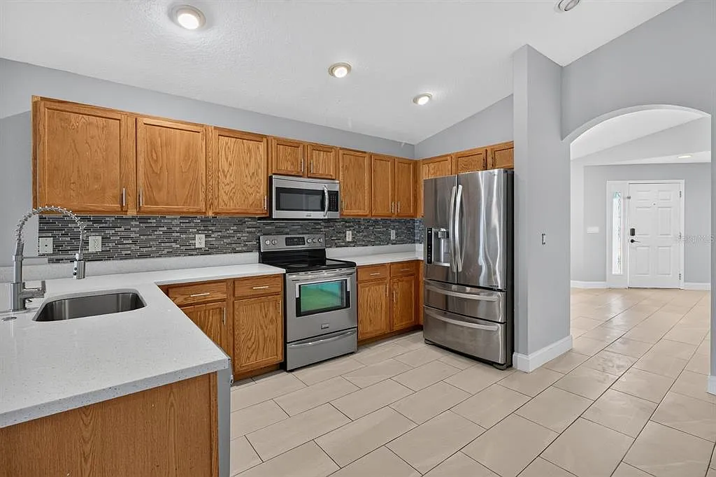 3 bed, 2.0 bath, 1395 sqft, $2,100 — Photo 3