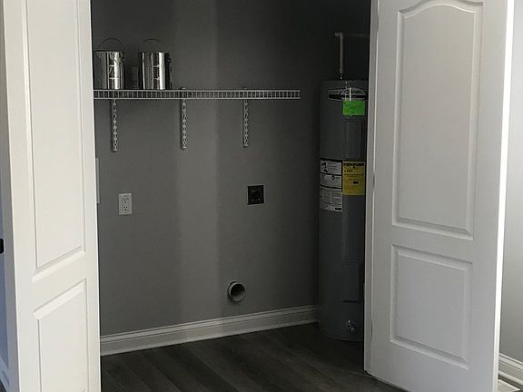 4th image of 322 W Noel Ave
