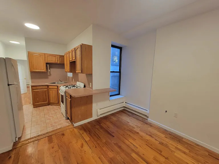 284 14th St #1R — Photo 2