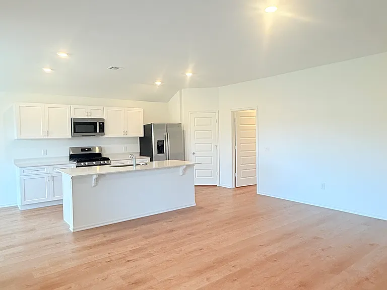 16217 Lovers Ln — Photo 4