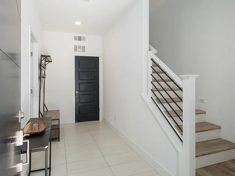 2783 E Tamarind Dr — Photo 9