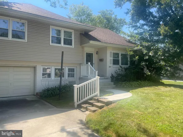 208 Avon Rd, Cherry Hill, NJ 08034