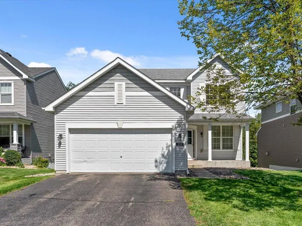 211 Pine Hollow Dr, Circle Pines, MN 55014