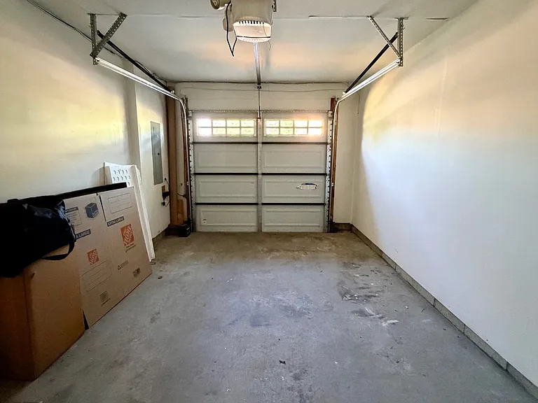 8 Crenshaw Ct — Photo 34