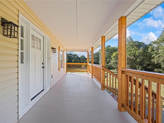 5th image of 323 Lake Forest Cir
