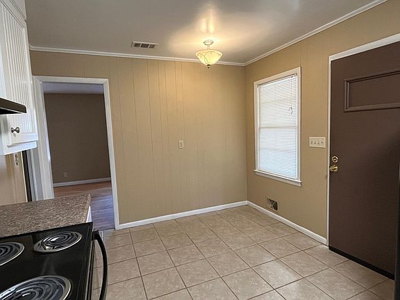 Eating area in kitchen