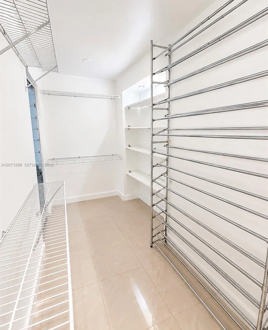 Expo I Condo — Photo 2