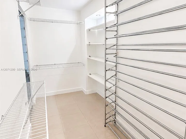 605 NW 72nd Ave #301 — Photo 3