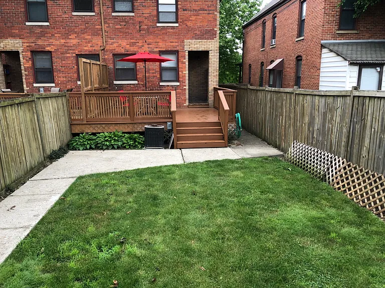 848 Summit St — Photo 2