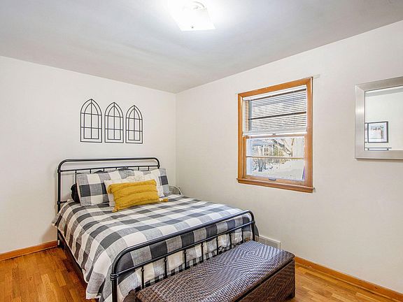 3rd image of 307 S Lagrave St
