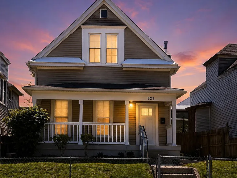 228 E Burnett Ave — Photo 1