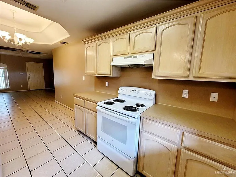 2402 Tahiti Dr #6 — Photo 7