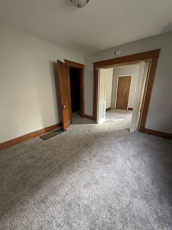 2 bed, 1.0 bath, 973 sqft, $1,100 — Photo 2