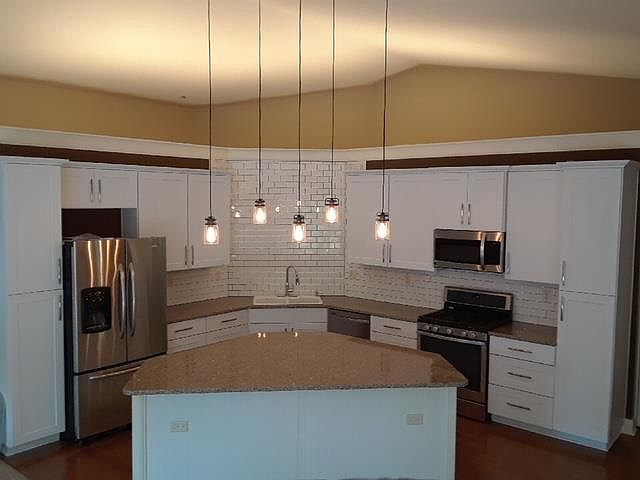 1st image of 2015 Cliff View Ct S