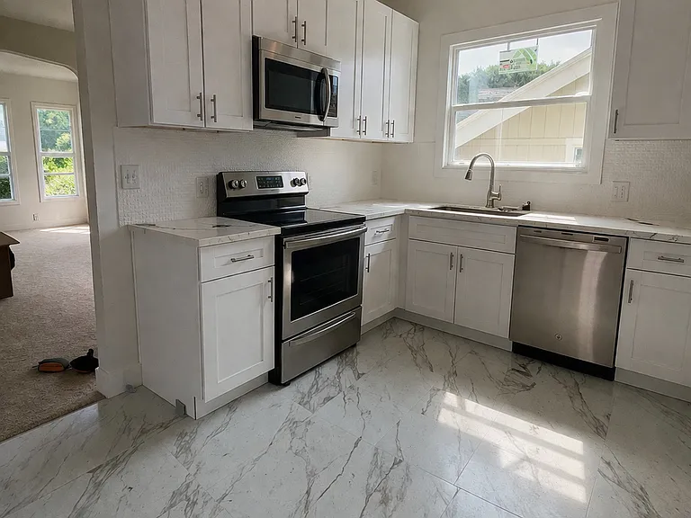 211 N Vendome St #C — Photo 4