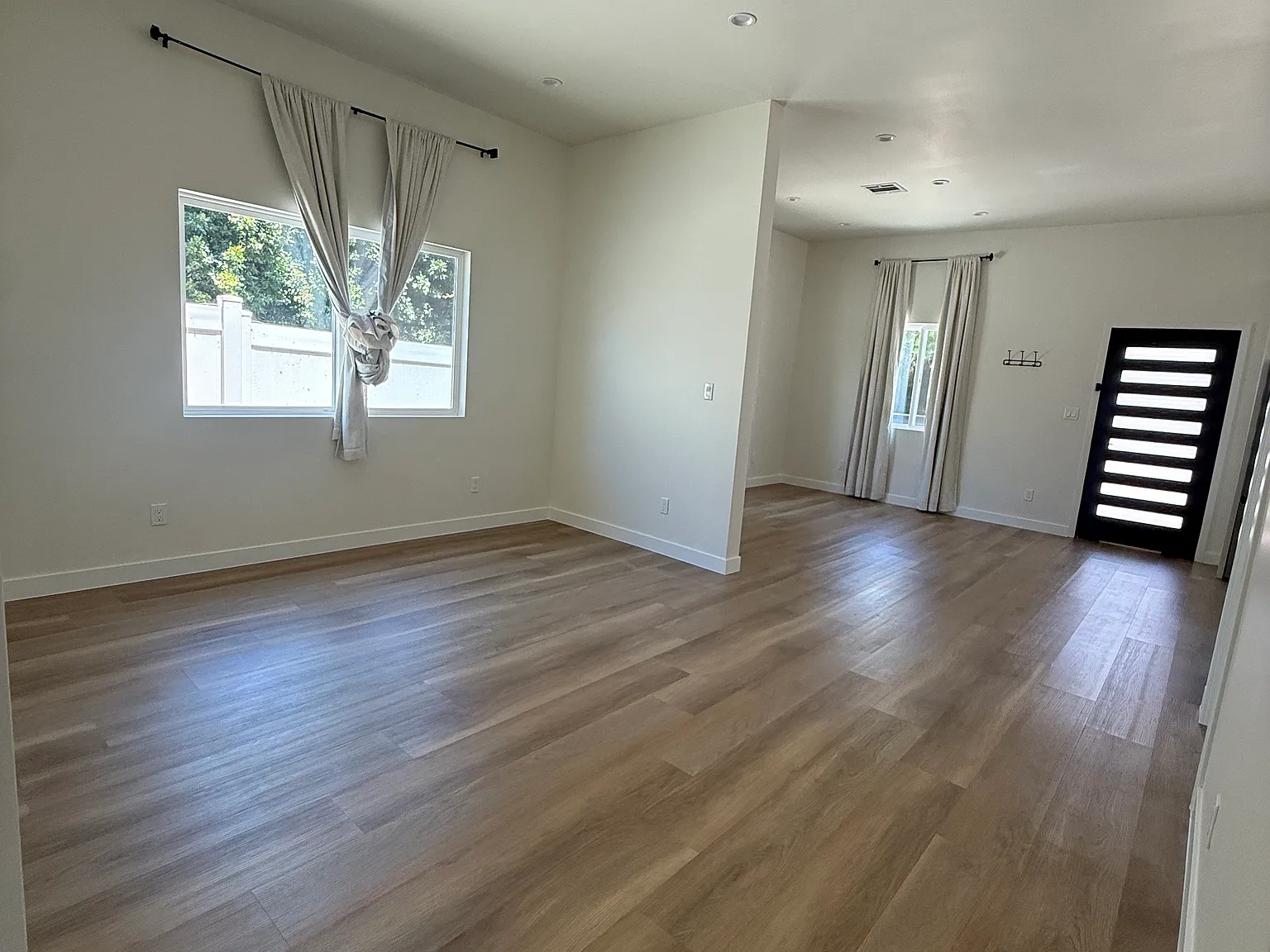 3 bed, 2.5 bath, 1200 sqft, $3,850 — Photo 4
