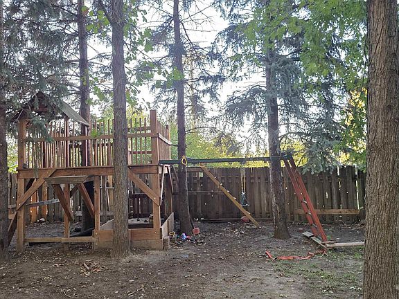 4th image of 306 N 155th Cir