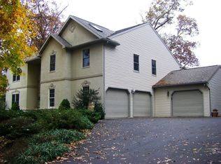 1110 Mahlon Dr, Leesport, PA 19533