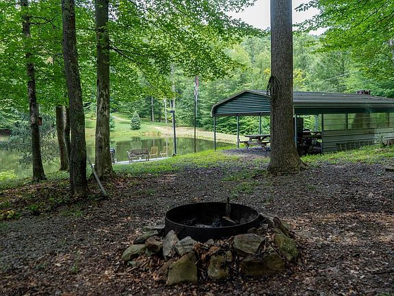 3rd image of 180 Thorpe Mountain Ln