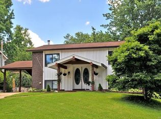 12412 Leigh Ln, Maryland Heights, MO 63043