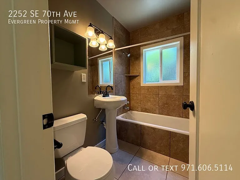 2252 SE 70th Ave — Photo 16
