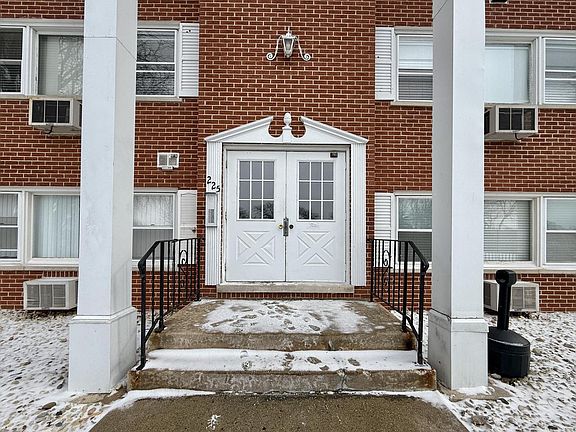 2nd image of 225 Country Club Dr APT 3A