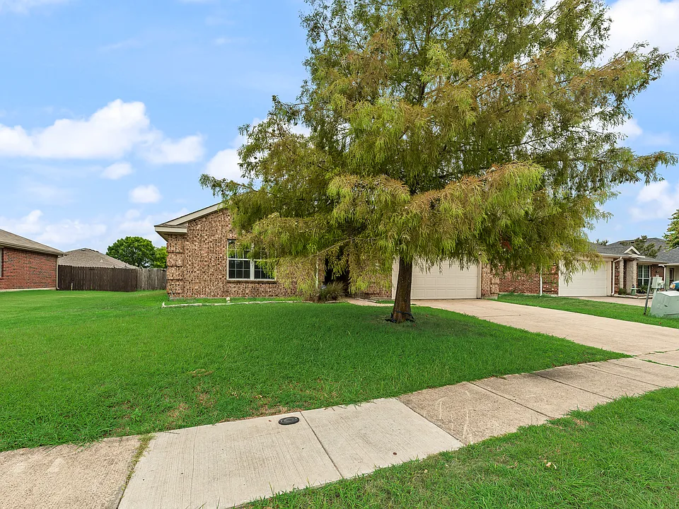 2701 Mockingbird St